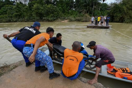 JAMBATAN RUNTUH AKIBAT BANJIR
