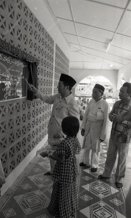 DR. MAHATHIR MOHAMAD