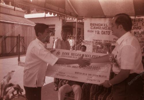 DATO' SRI MOHD NAJIB TUN ABDUL RAZAK