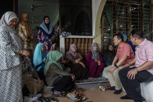 NIK NAZMI NIK AHMAD