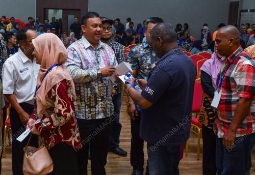 DATUK AZMAN ABIDIN