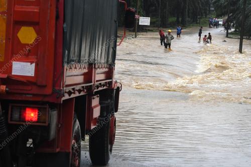 TINJAUAN BANJIR DI KUALA KRAI