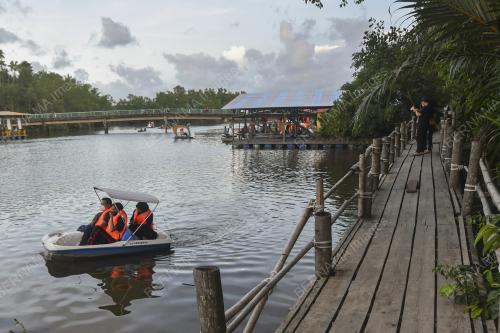 TINJAUAN PENGUNJUNG BERIADAH
