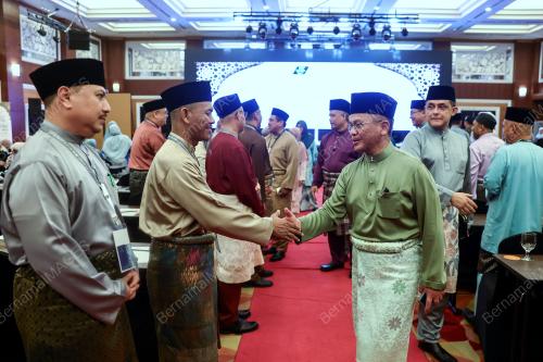 DATUK DR MOHD NA'IM MOKHTAR