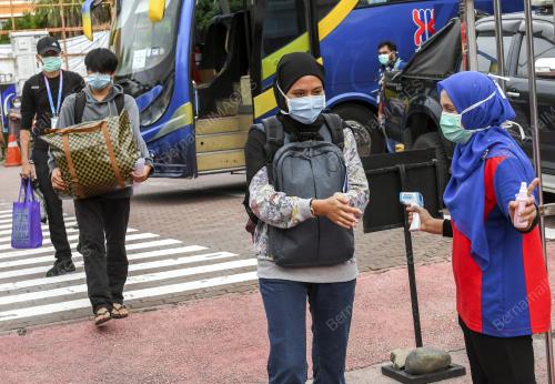 PENGHANTARAN PULANG PELAJAR KE KAMPUNG