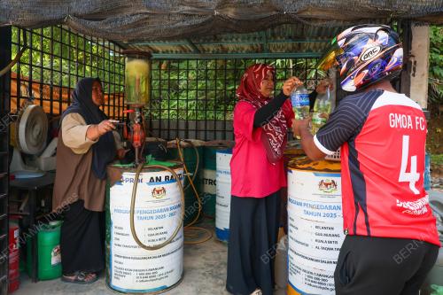 ORANG ASLI GUA MUSANG MANFAAT PETROL