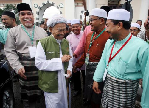 NIK ABDUL AZIZ NIK MAT