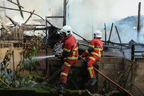 ANGGOTA BOMBA DAN PENYELAMAT MALAYSIA