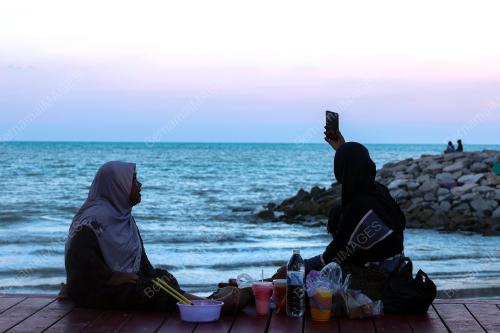 BERBUKA PUASA DI PANTAI IRAMA BACHOK