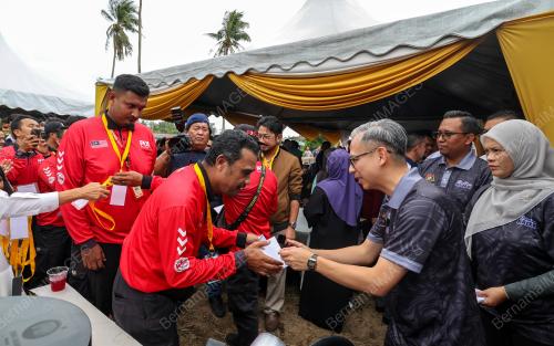 FAHMI FADZIL