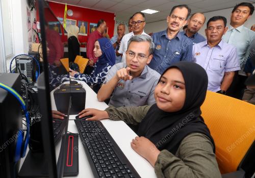AHMAD FAHMI MOHAMED FADZIL