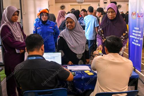 BANTUAN WANG IHSAN MONSUN TIMUR LAUT