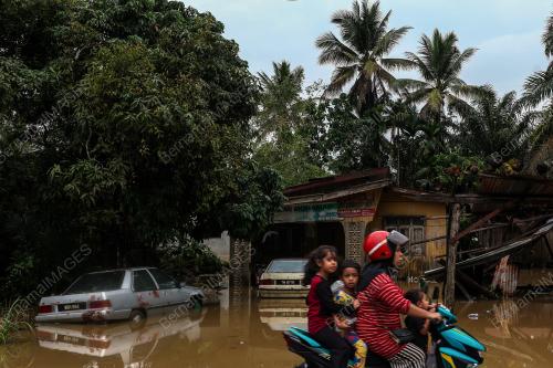 TINJAUAN BANJIR DI KAMPUNG KUBANG KUAU