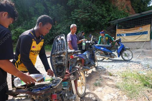 ORANG ASLI GUA MUSANG MANFAAT PETROL