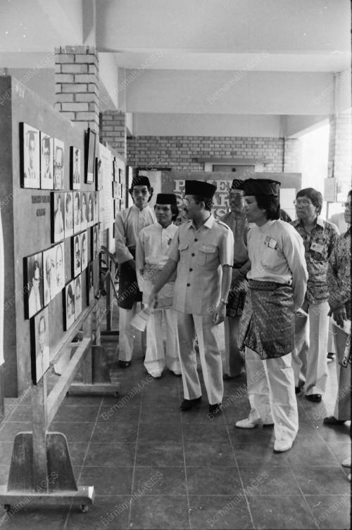 PERSIDANGAN
