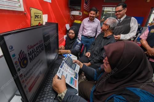 DATUK SERI DR MOHD UZIR MAHIDIN