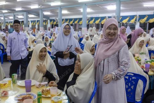 FADHLINA SIDEK