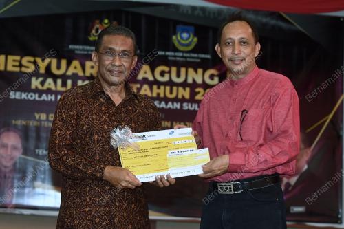 DATUK SERI TAKIYUDDIN HASSAN