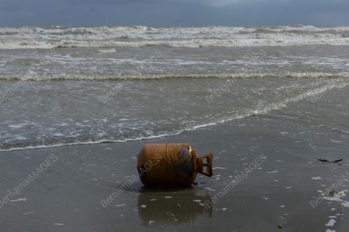 SAMPAH KIRIMAN MONSUN TIMUR LAUT