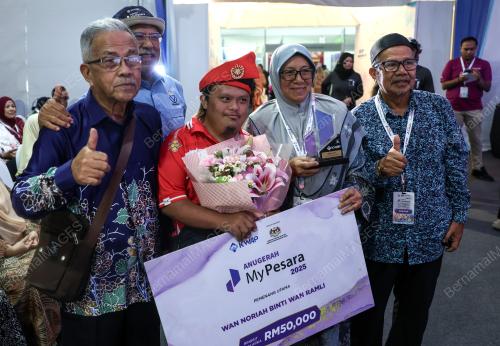 DATUK NIK AMLIZAN MOHAMED