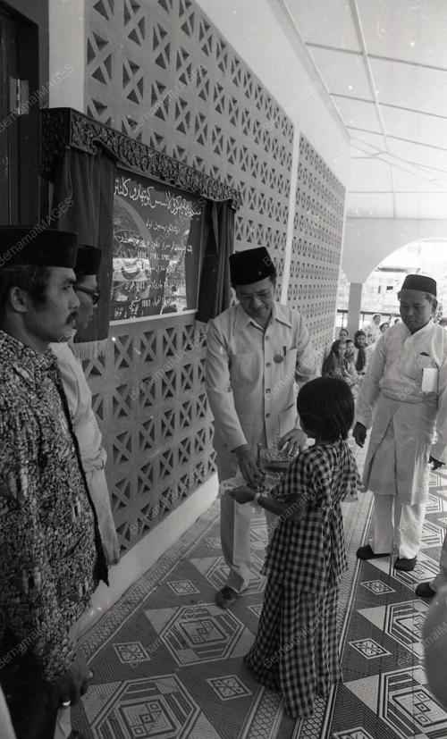 DR. MAHATHIR MOHAMAD
