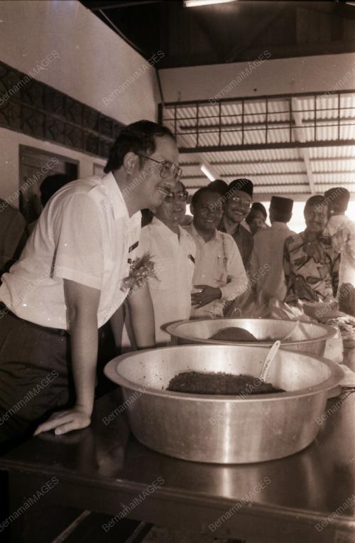 DATO' SRI MOHD NAJIB TUN ABDUL RAZAK