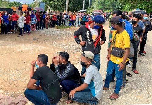 ORANG ASLI KELUAR MENGUNDI