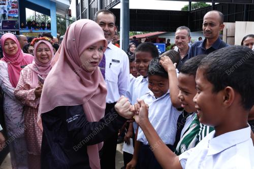 FADHLINA SIDEK
