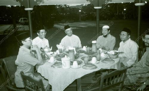 GHAFAR BABA DI MAJLIS BERBUKA PUASA