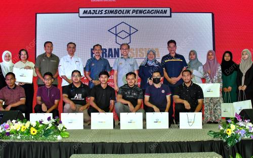 AHMAD FAHMI MOHAMED FADZIL