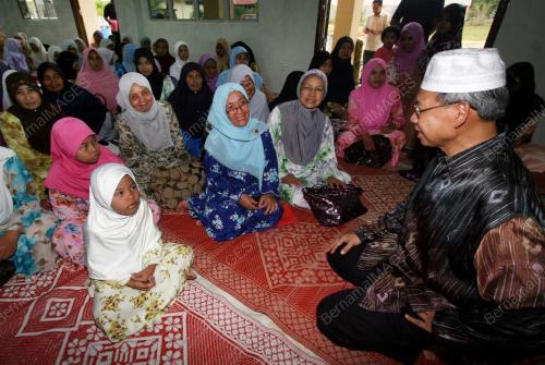 MUSTAPA MOHAMED