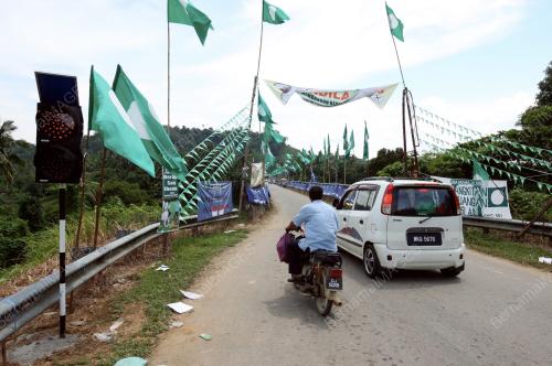 JAMBATAN KAMPUNG MANIK URAI LAMA