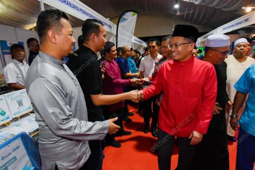 NIK NAZMI NIK AHMAD