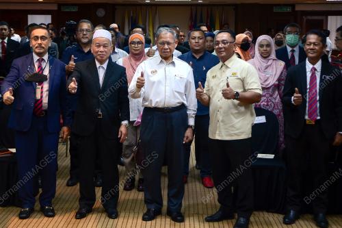 DATUK SERI MUSTAPA MOHAMED