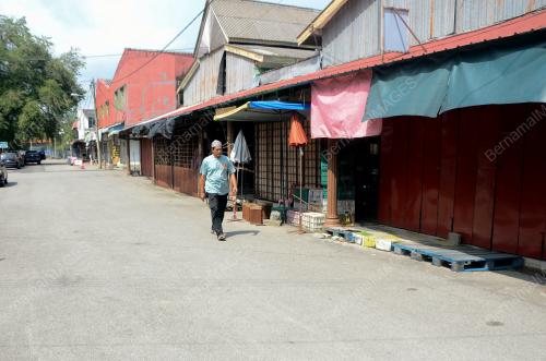 BANTAHAN PENIAGA DI PENGKALAN KUBOR