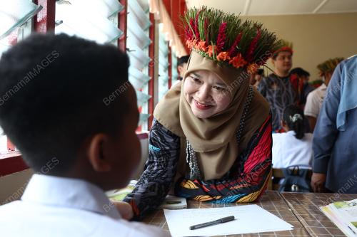 FADHLINA SIDEK