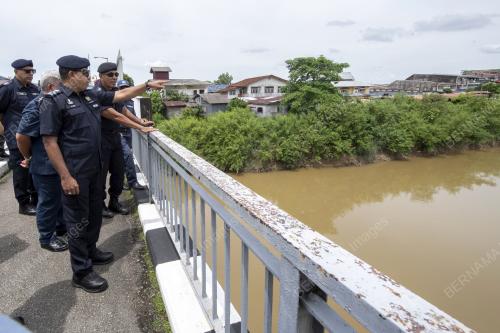 DATUK AYOB KHAN MYDIN PITCHAYÃŠ