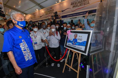 DATUK SERI ISMAIL SABRI YAAKOB