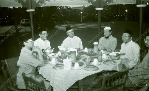 GHAFAR BABA DI MAJLIS BERBUKA PUASA