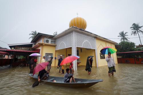 SOLAT JUMAAT KETIKA BANJIR