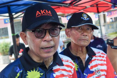 DATUK DR ROSLAN HUSSIN