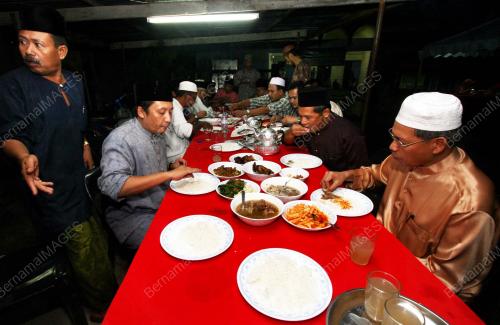 MUSTAPA MOHAMED