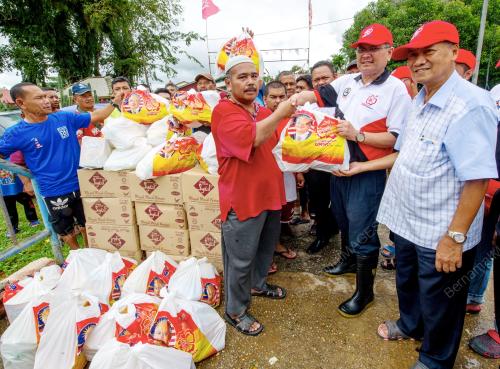 KB15_04012017_BANJIR_SUMBANGAN