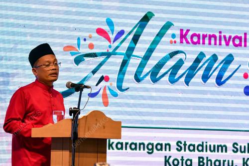 NIK NAZMI NIK AHMAD
