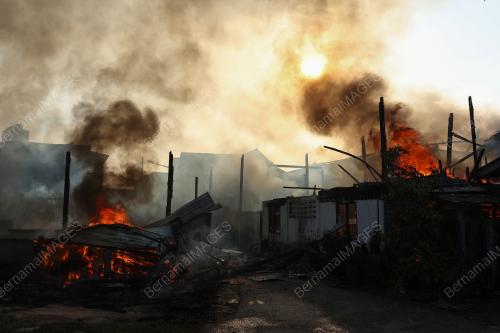 KEBAKARAN DI KAMPUNG SIREH