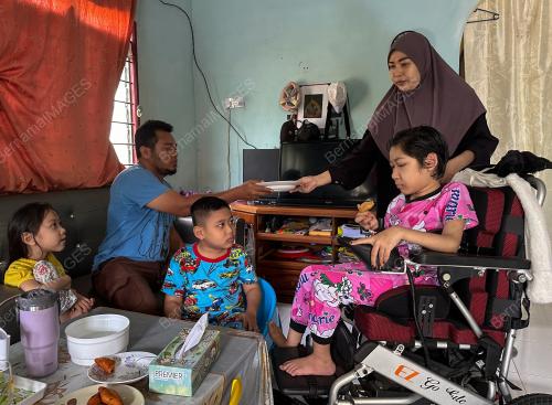TIGA ANAK OKU HIDAP PENYAKIT SMA TAHAP DUA
