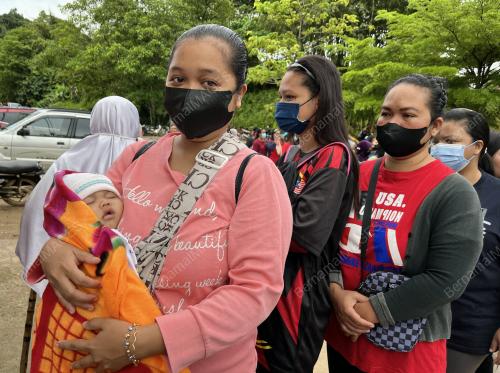 ORANG ASLI KELUAR MENGUNDI