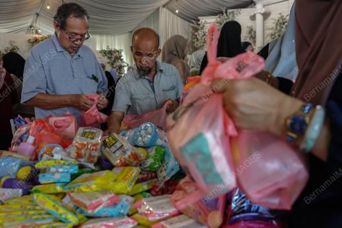 BANTUAN MANGSA BANJIR