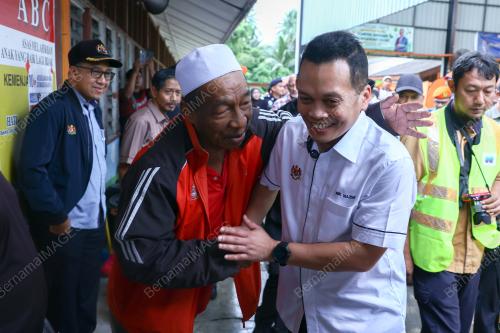 NIK NAZMI NIK AHMAD
