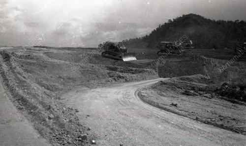 LEBUHRAYA TIMUR BARAT